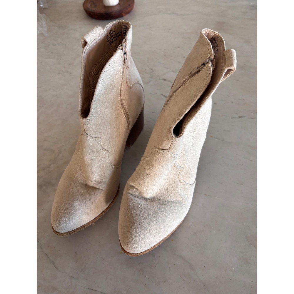 Sonoma Goods For Life Sanjuan Cream Faux Suede Western Ankle Boots Beige 8.5 - Picture 2 of 4